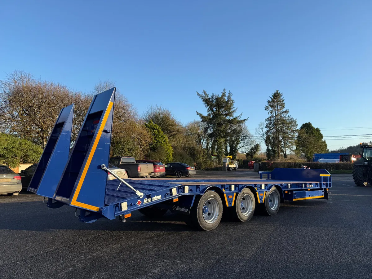 Broughan 25 Tonne Tri-Axle Low Loader - Image 1