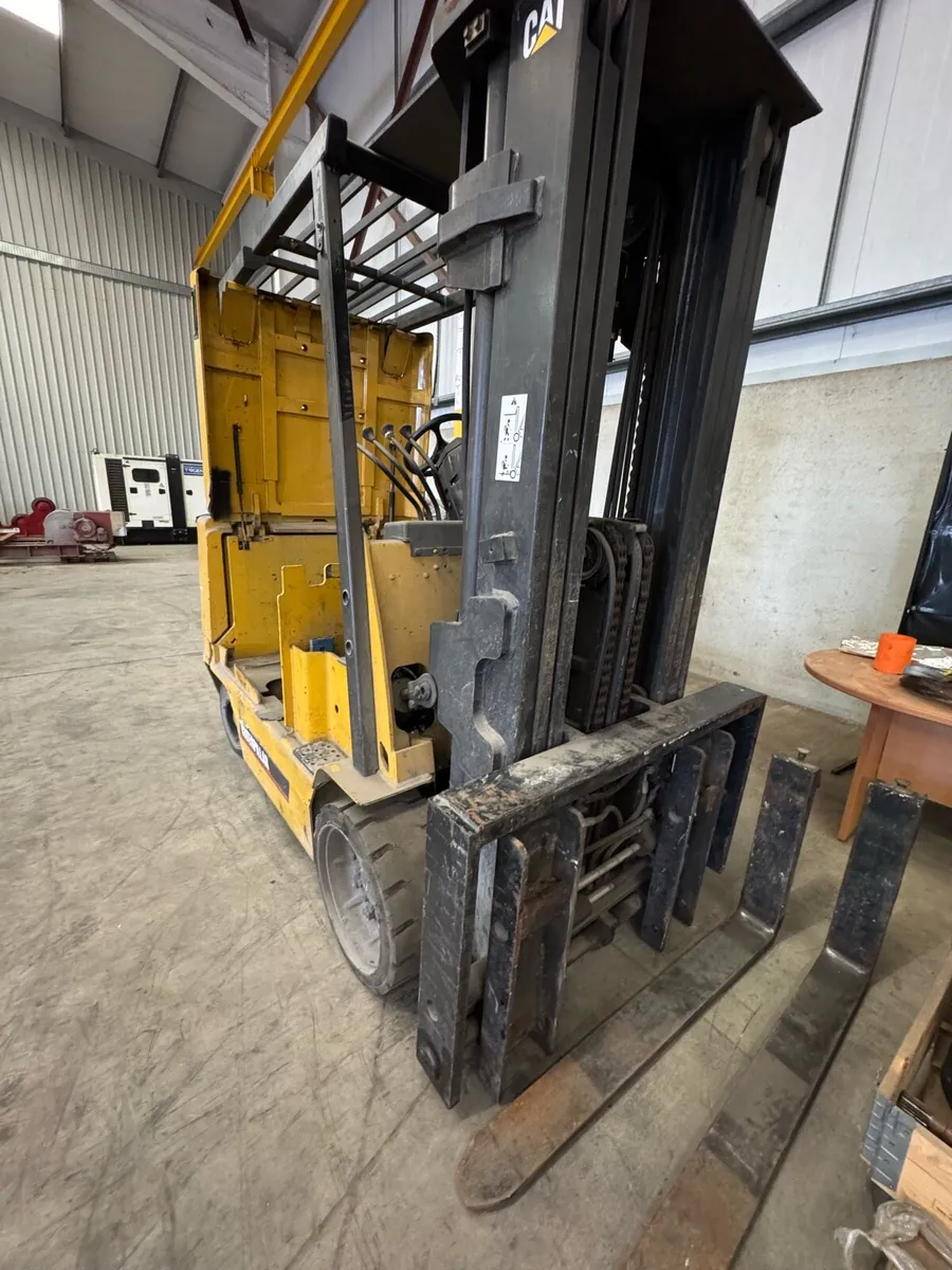 Caterpillar Forklift - Image 2