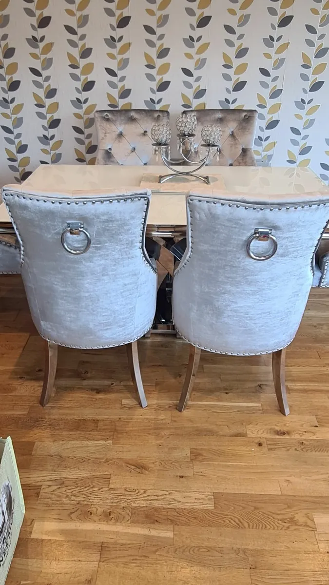 Dining Table and chairs - Image 3