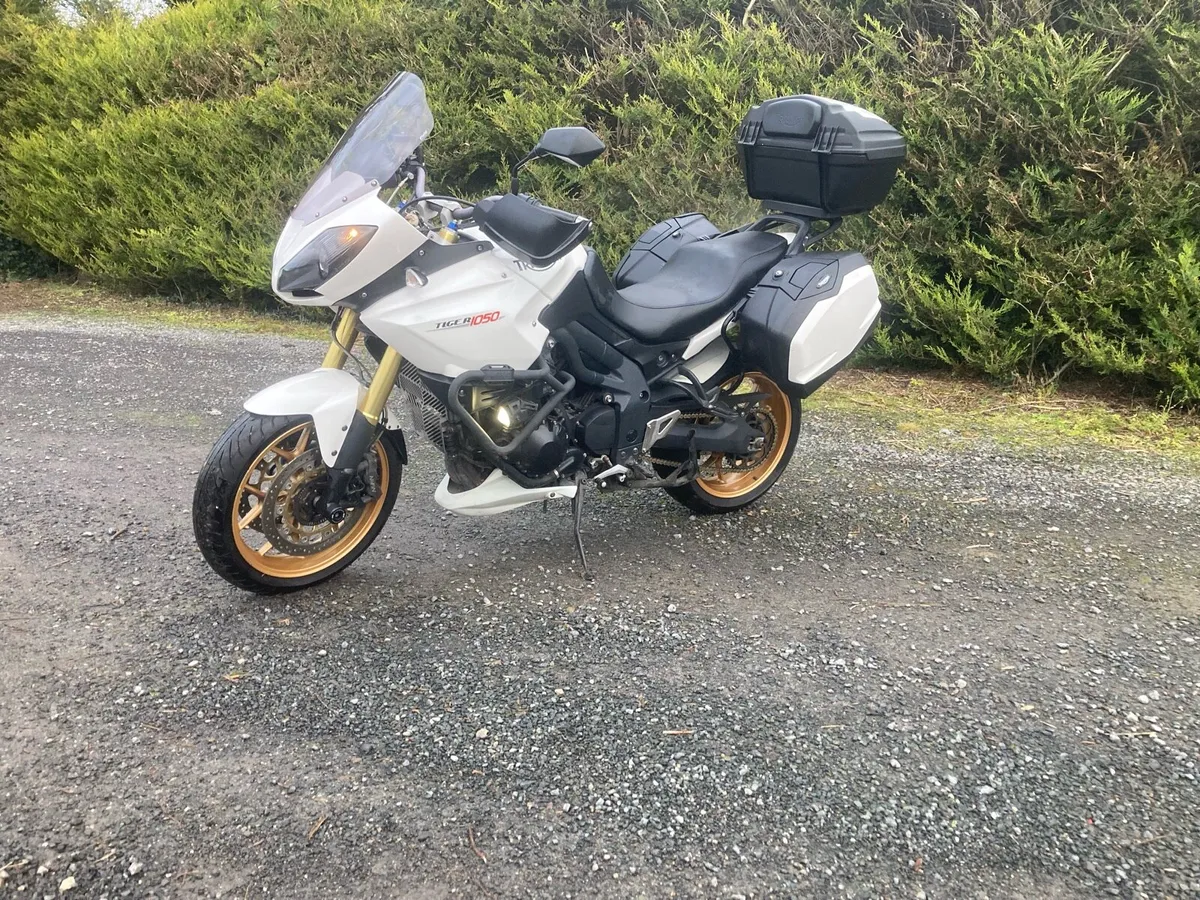 Triumph tiger 1050 sport 2012 - Image 2