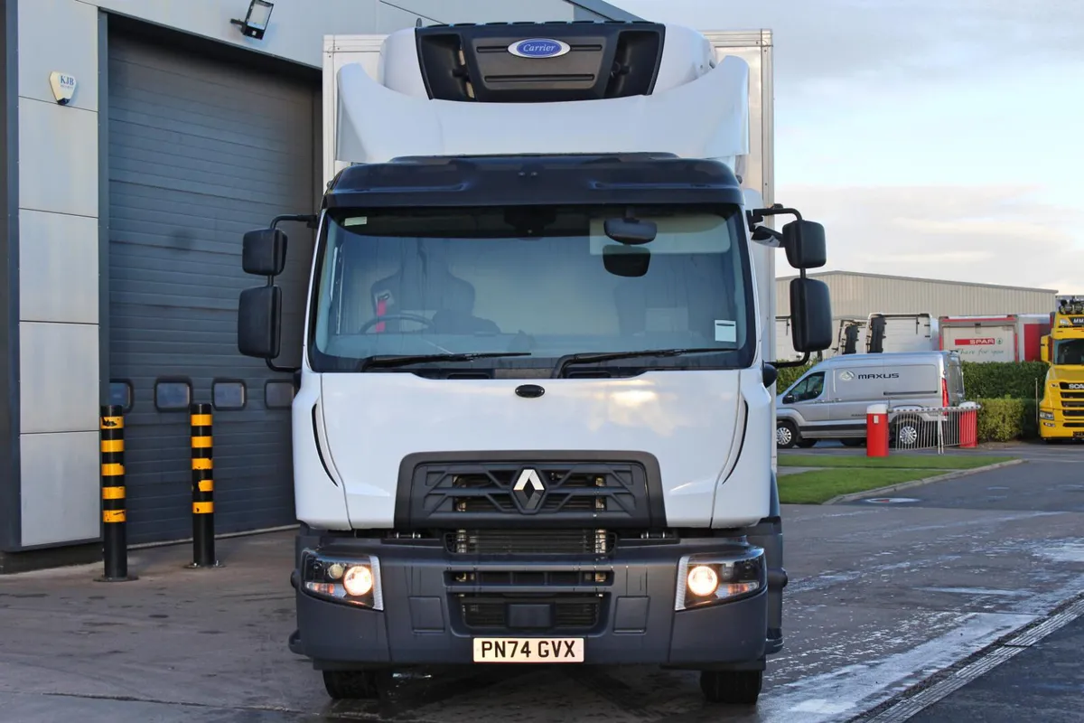 2025 (74) RENAULT 6X2 FRIDGE (EURO 6) - Image 3