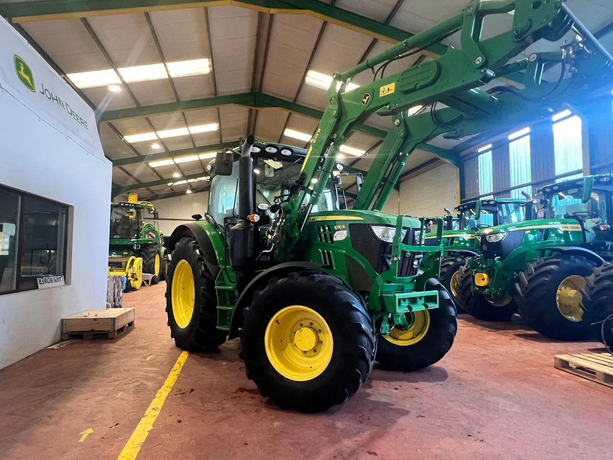 John Deere 6110R 2017 - Image 1