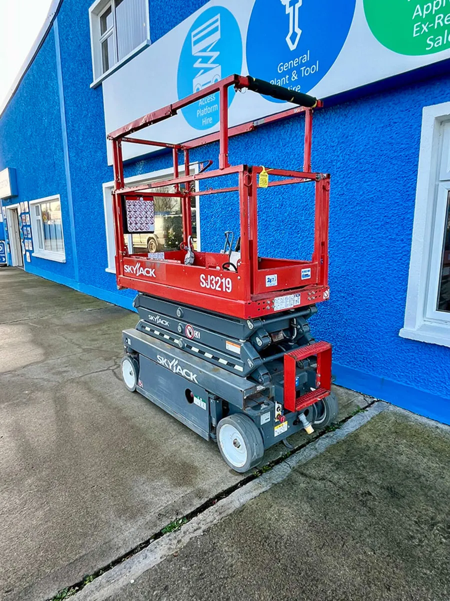 Skyjack SJ3219 Electric Scissor Lift - Image 4