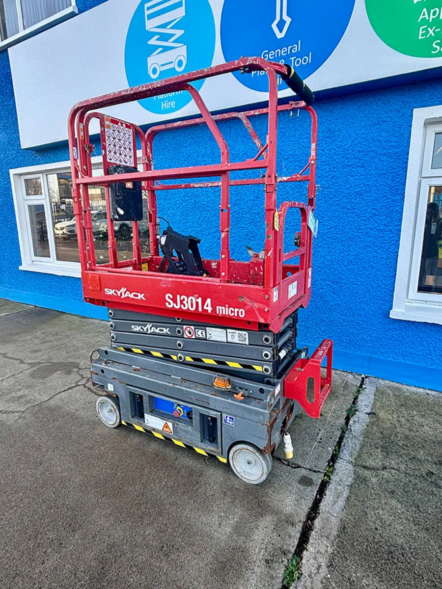 Skyjack SJ3014 Electric Scissor Lift - Image 4