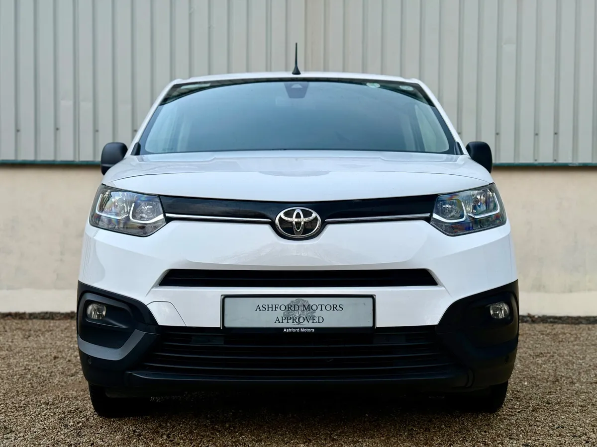 Toyota Proace 3 Seater 1.5d SWB with Vat - Image 2