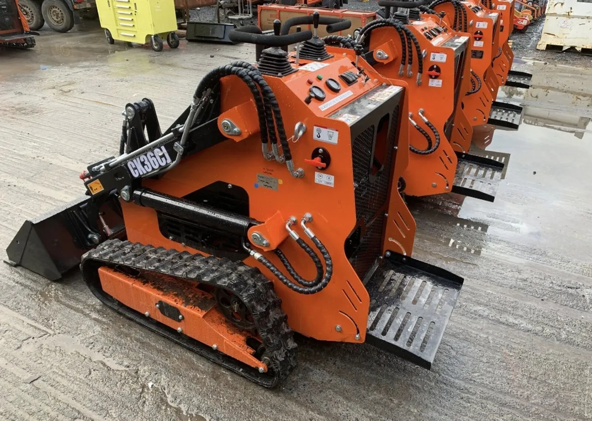 CK36C Tracked Pedestrian Skidsteer - Image 4