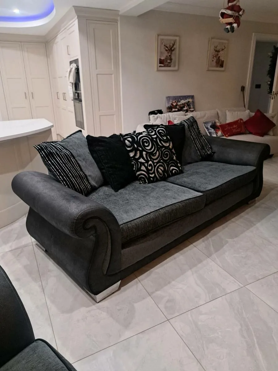 Suite of furniture - Image 3