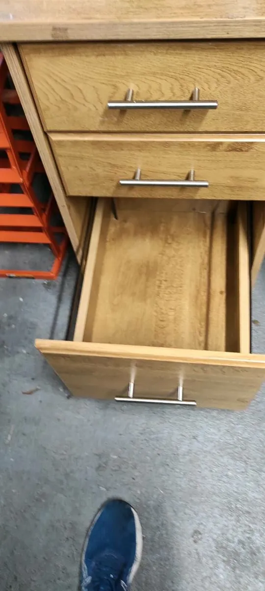 Various items. - Image 2