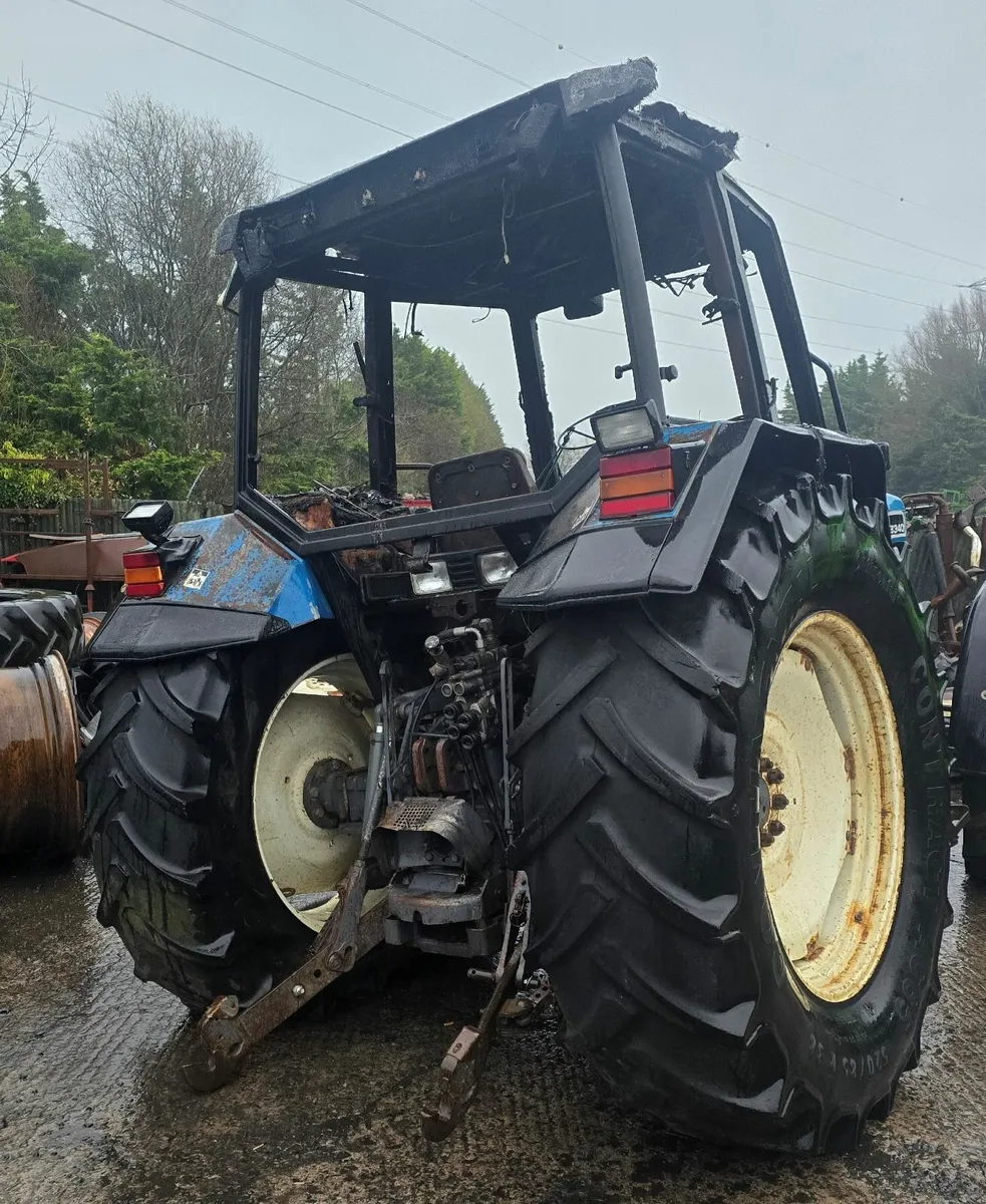 8340 New Holland - Image 2