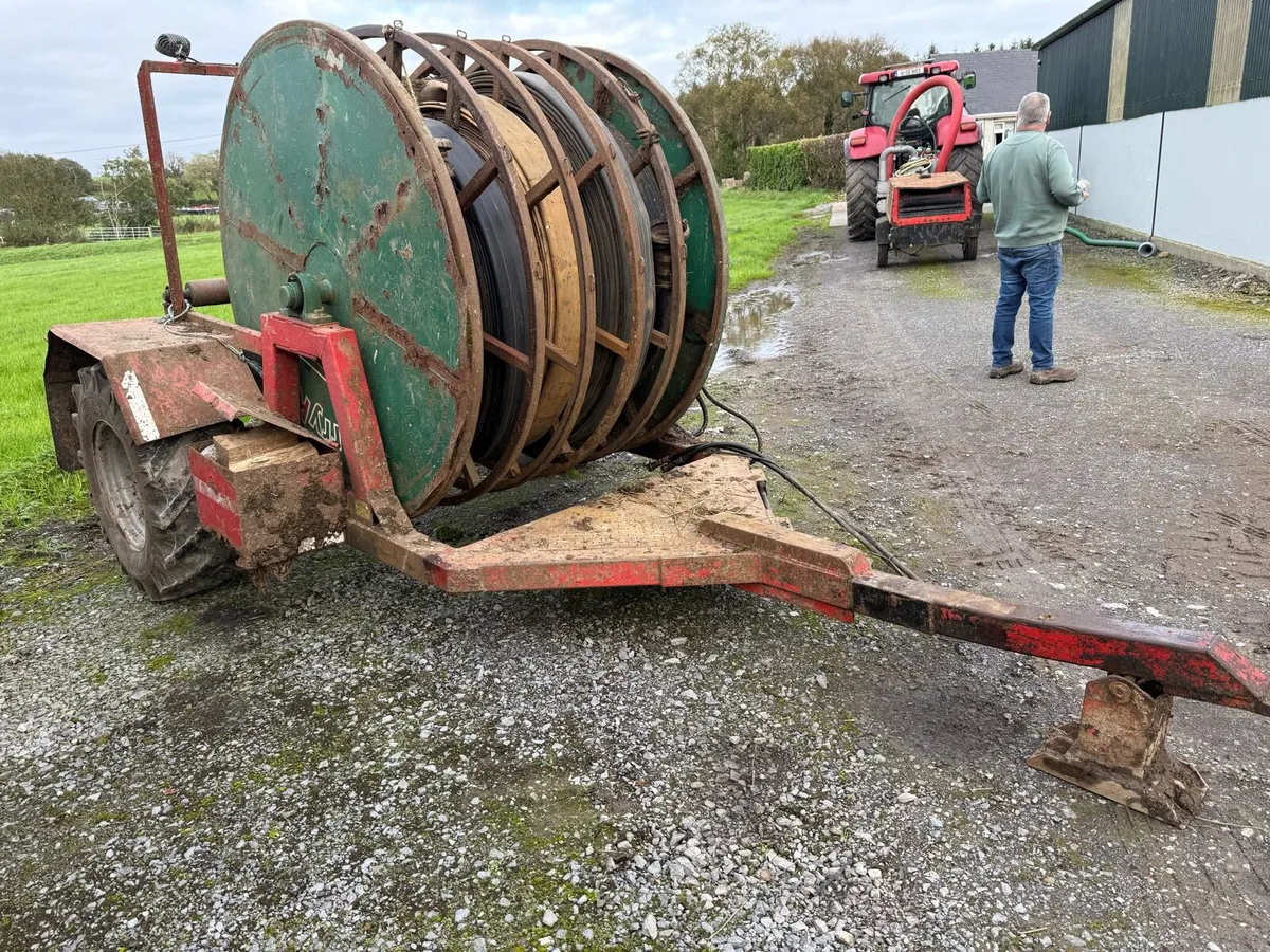 Trailed reeler + machinery - Image 1
