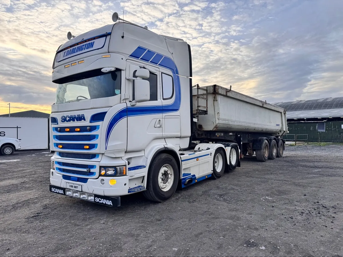 Mini digger hire & Driver - Image 4