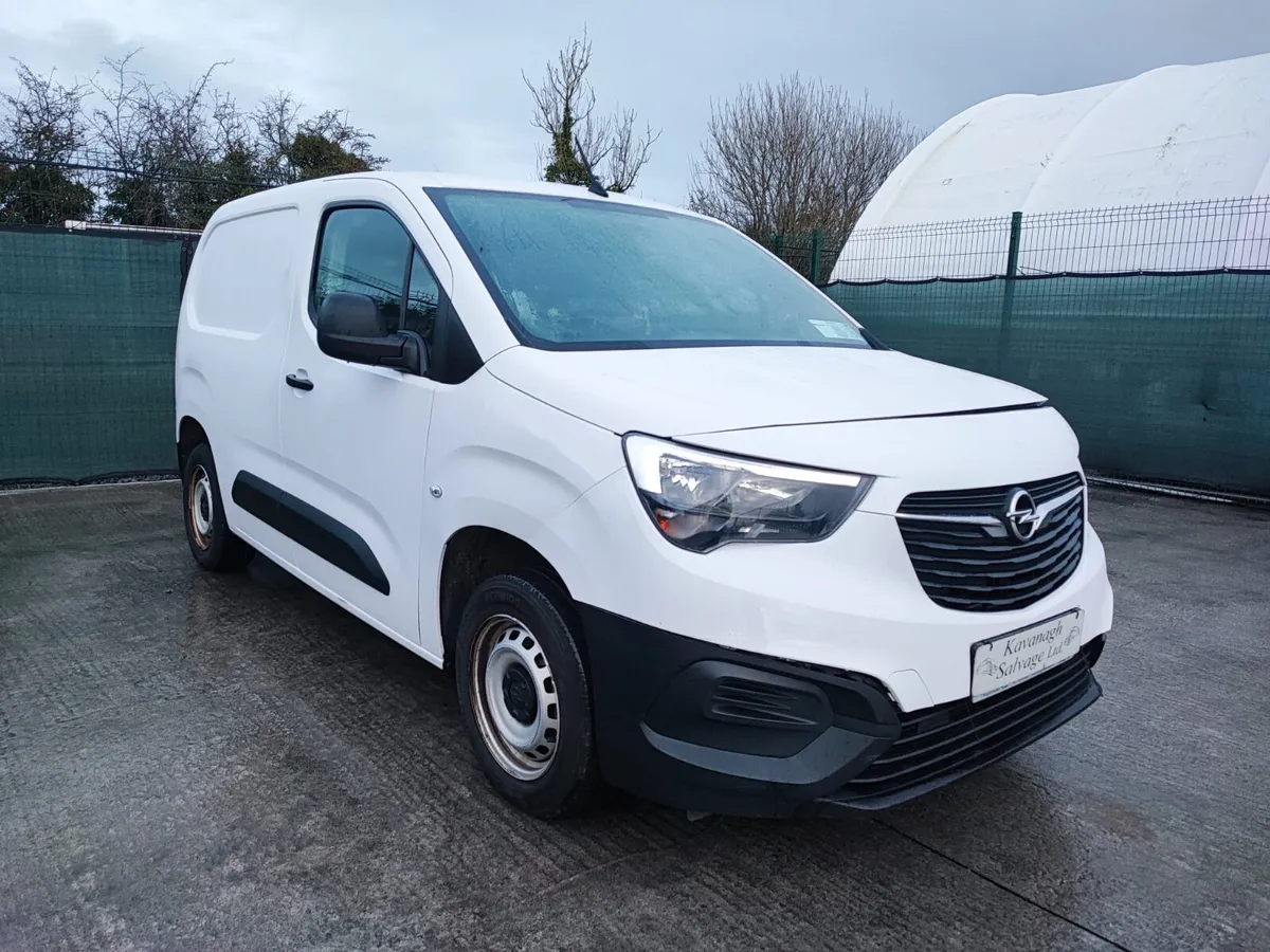 241 Opel Combo Light Front Damage - Image 1