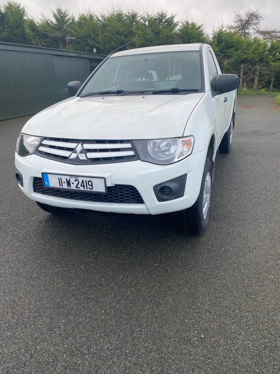 Mitsubishi L200,       TINY MILEAGE 12k - Image 4