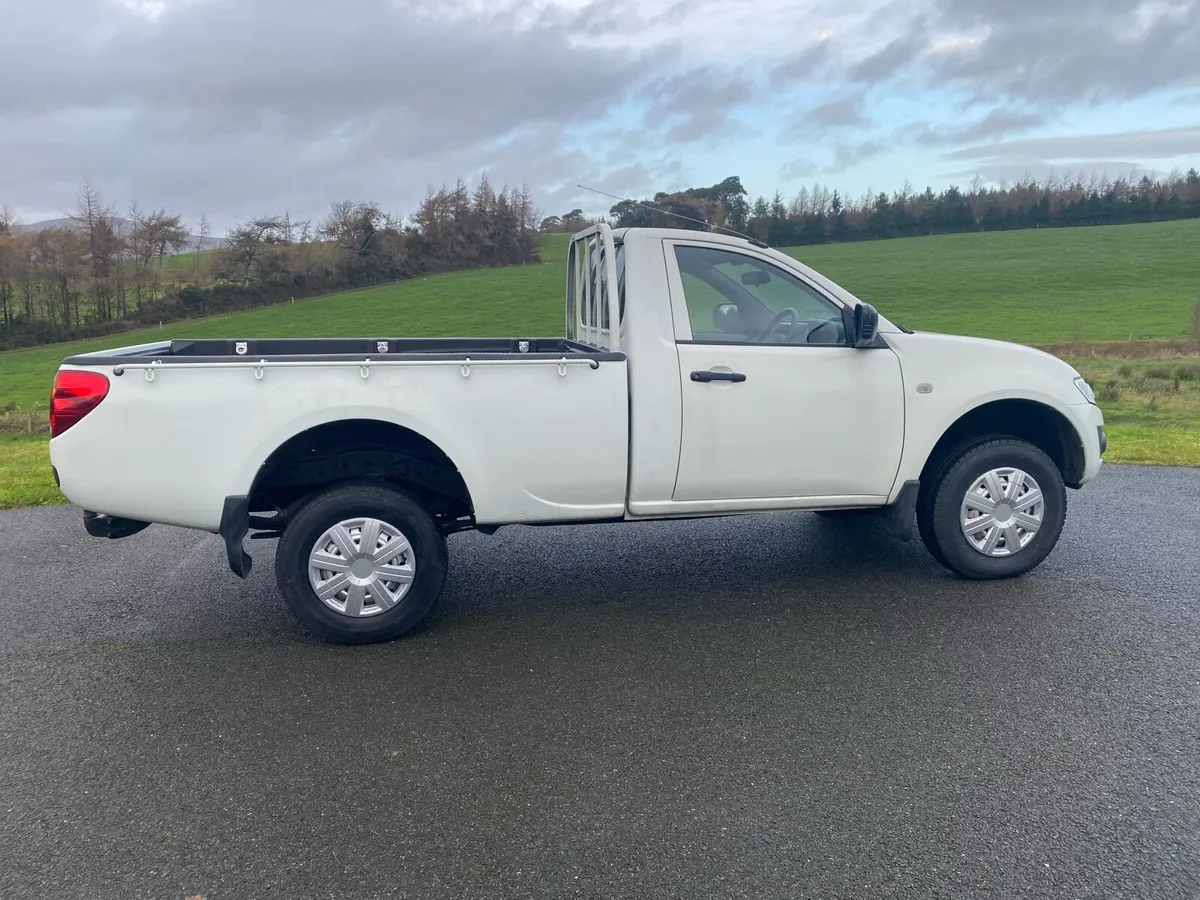 Mitsubishi L200,       TINY MILEAGE 12k - Image 1