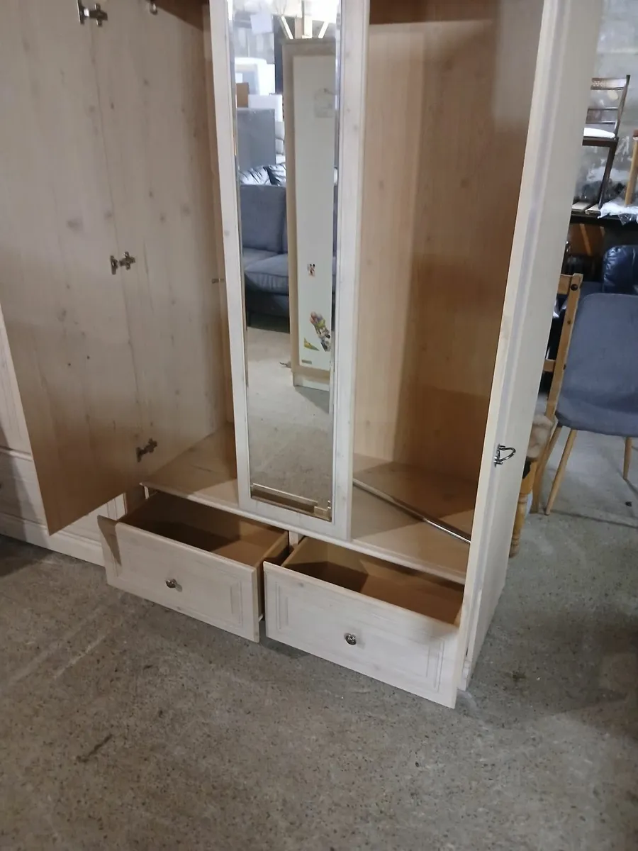 Bedroom set - Image 2