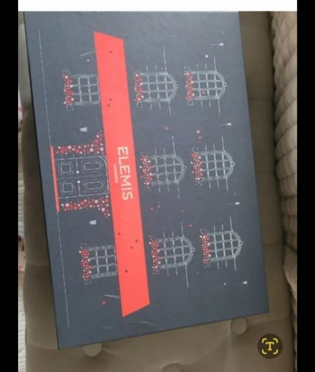 Elemis 5 piece Pro Collagen Day and Night gift set - Image 3