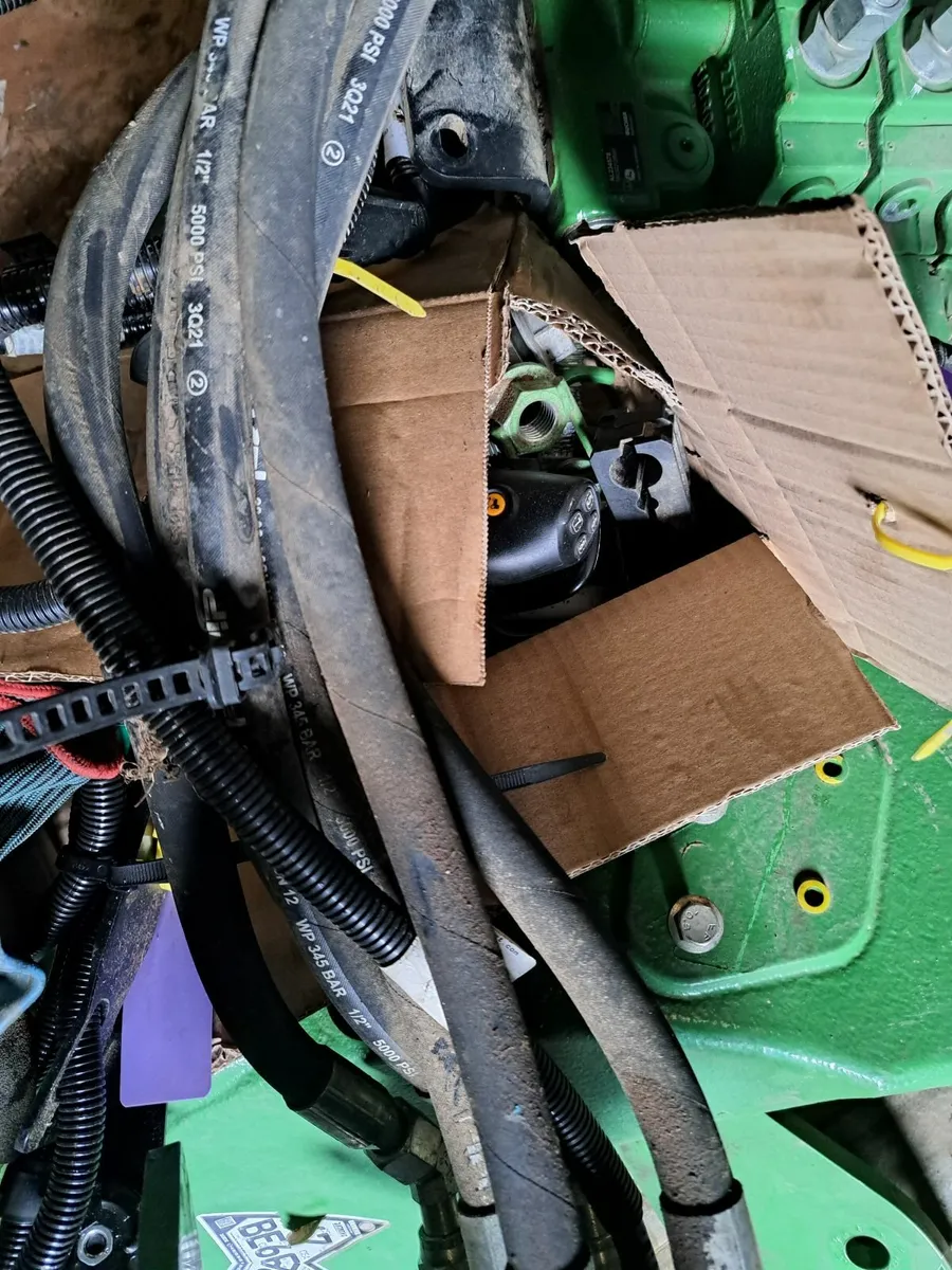 John Deere 663R & 603R Loaders - Image 4