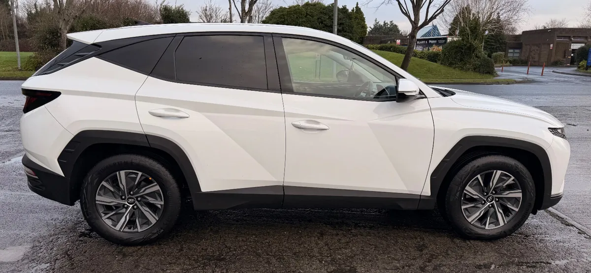 2021 Hyundai Tucson LOW MILEAGE - Image 3