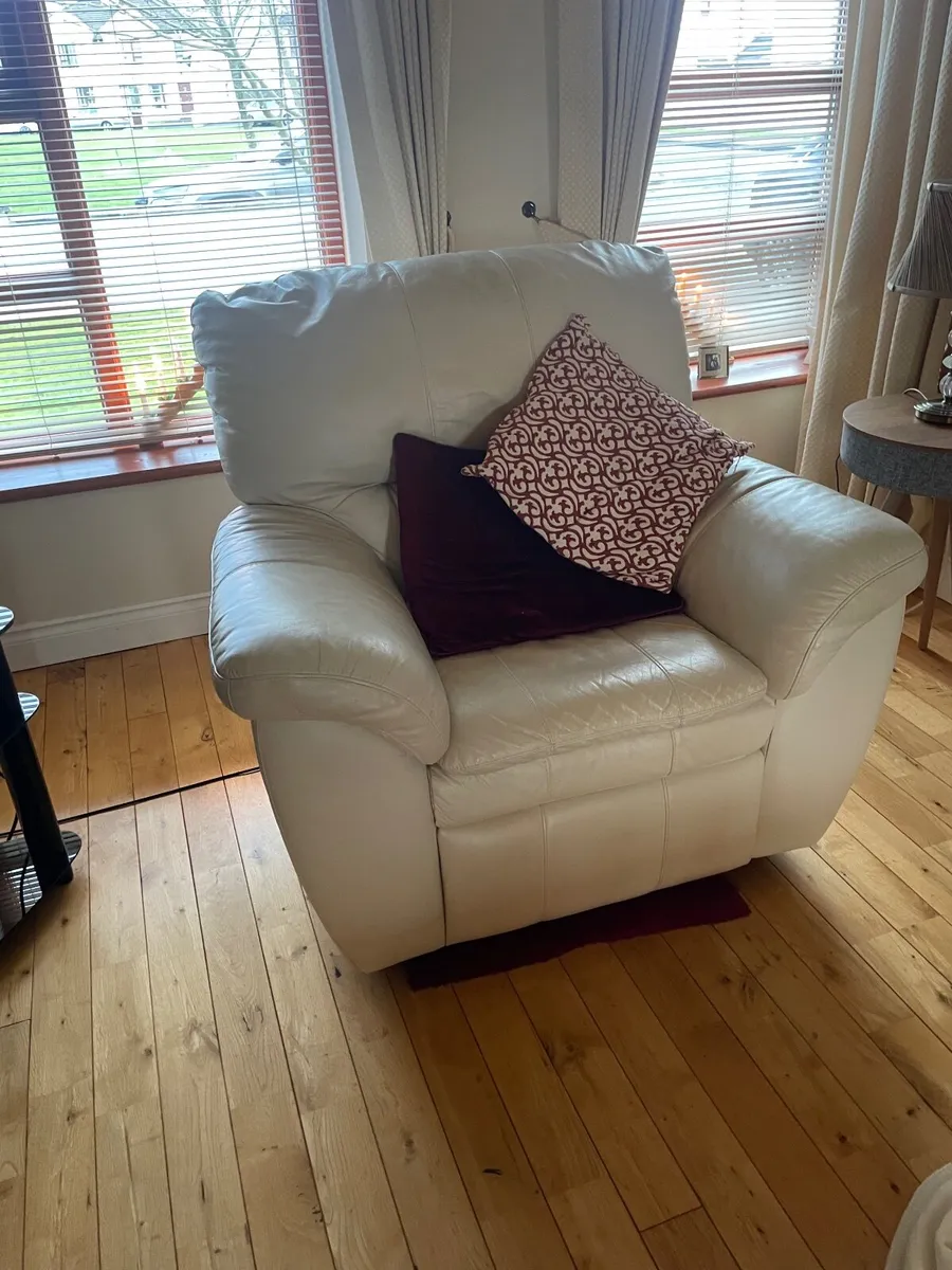 Sofa and two reclining armchairs - Image 2