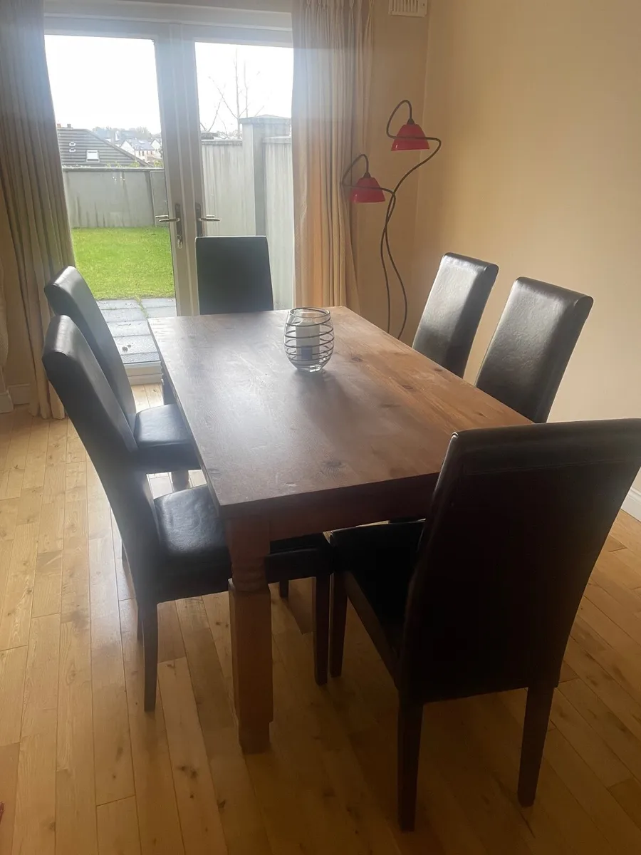 Dining room table and chairs - Image 1