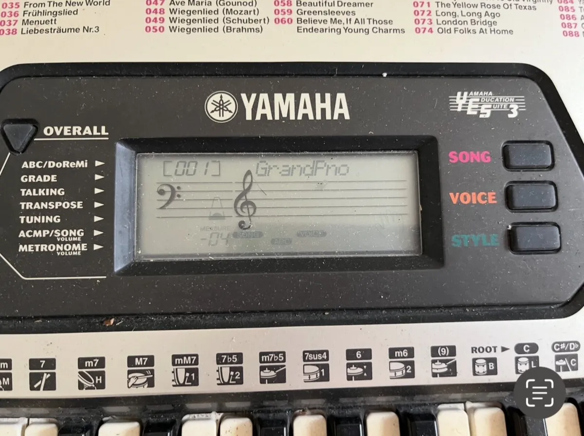 Yamaha EZ20 electric keyboard - Image 4