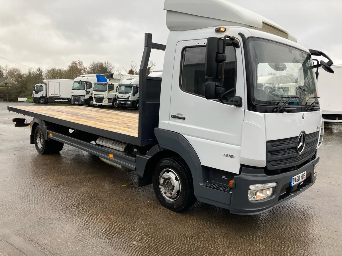 2019 Mercedes Atego 21 ft flat body - Image 1