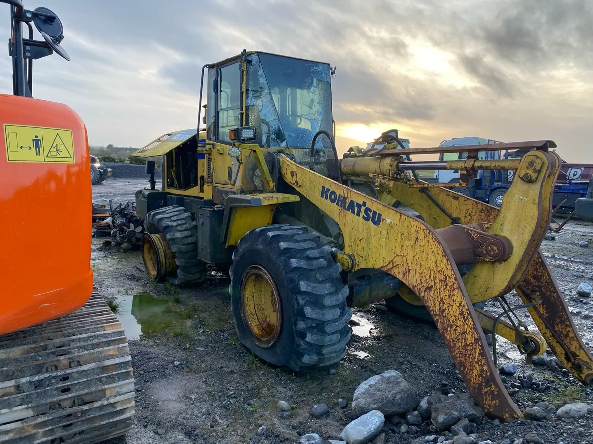 Komatsu WA320 - Image 3