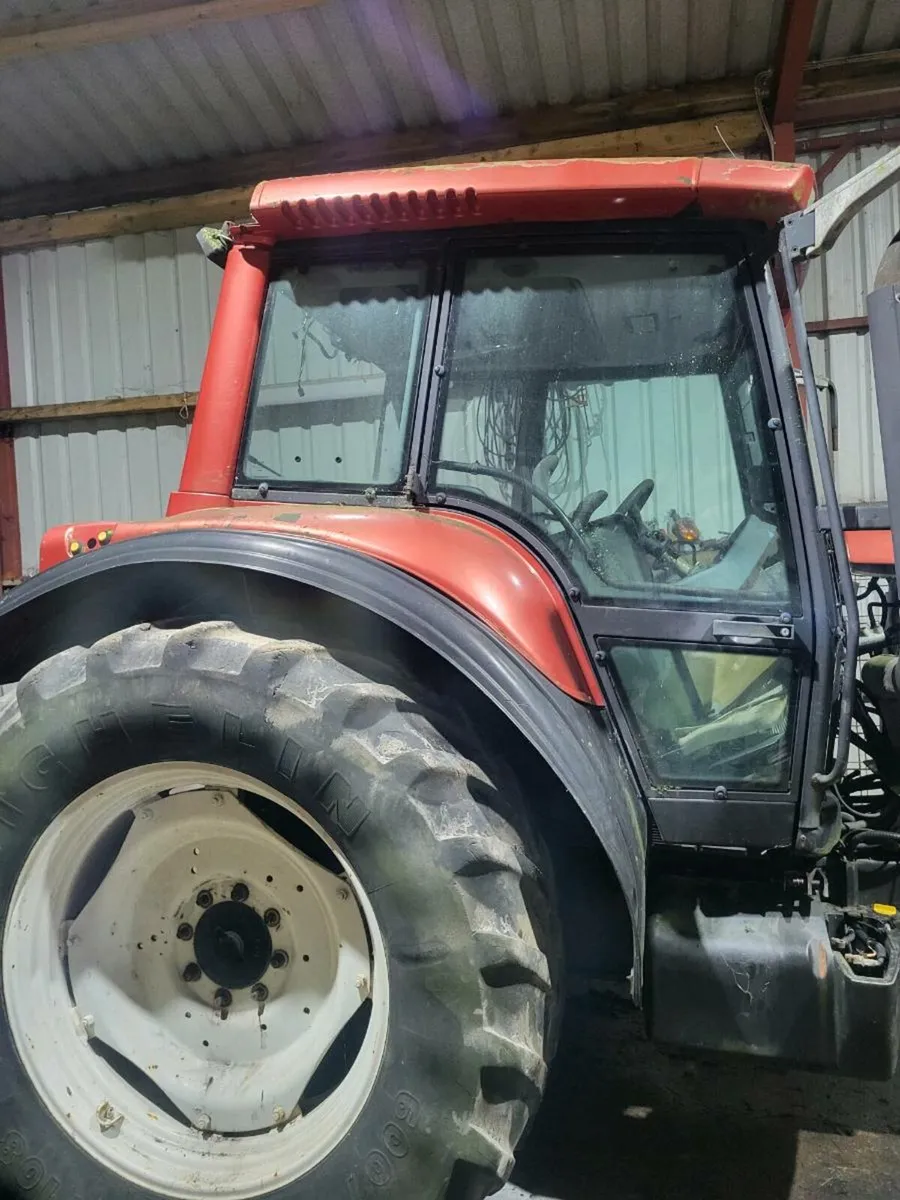 Valtra  t series cab - Image 1