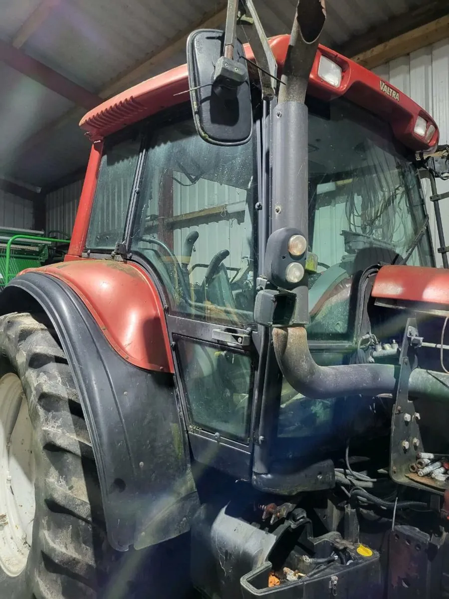 Valtra  t series cab - Image 3