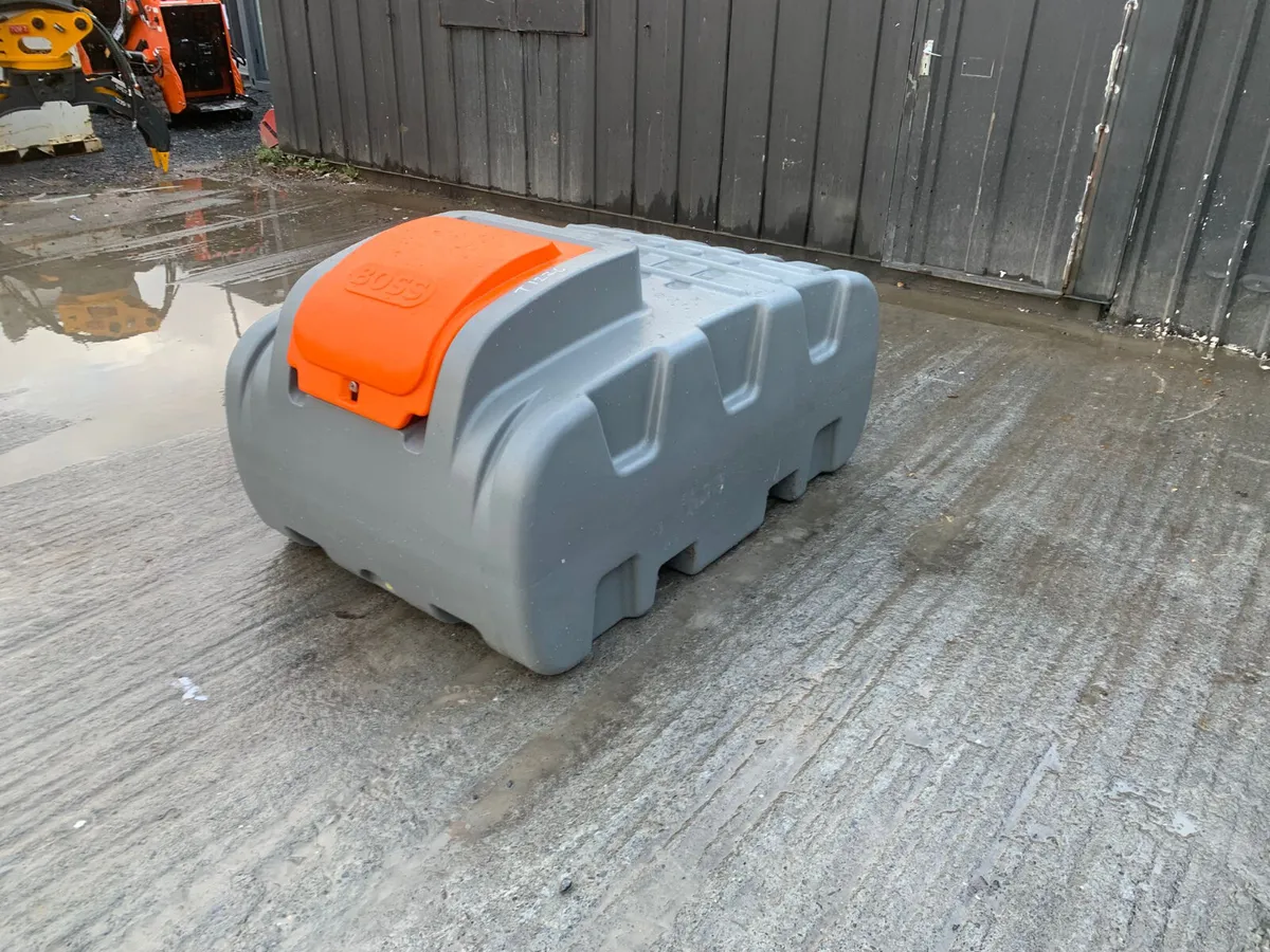 Boss 1000L Plastic Fuel Bowser – 12V Pump - Image 3
