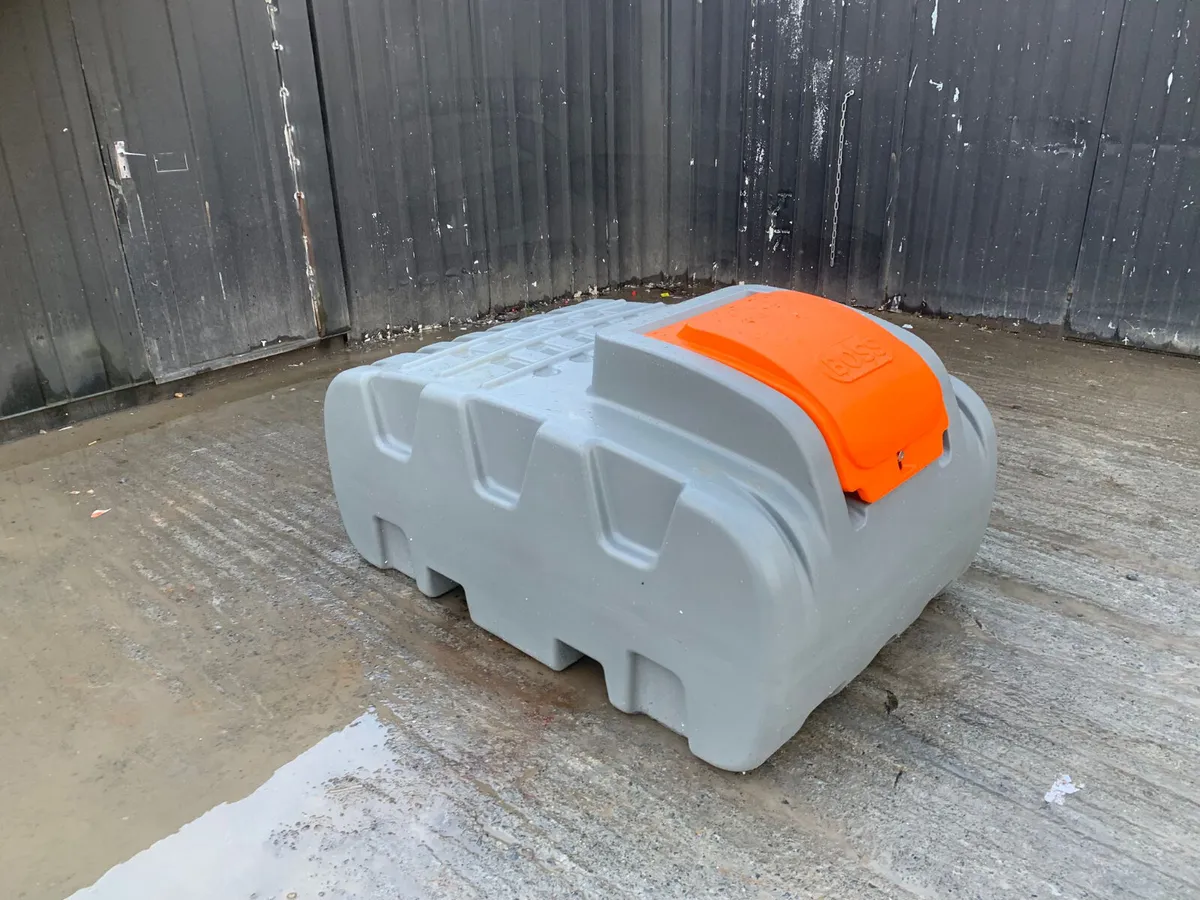 Boss 1000L Plastic Fuel Bowser – 12V Pump - Image 1