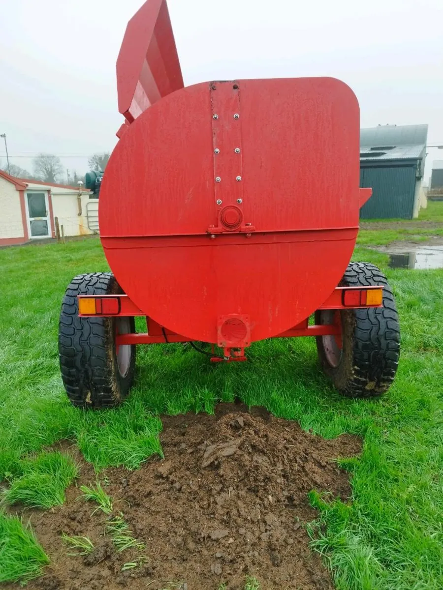 Belmac 7.5 cubic ft Side spreader - Image 2