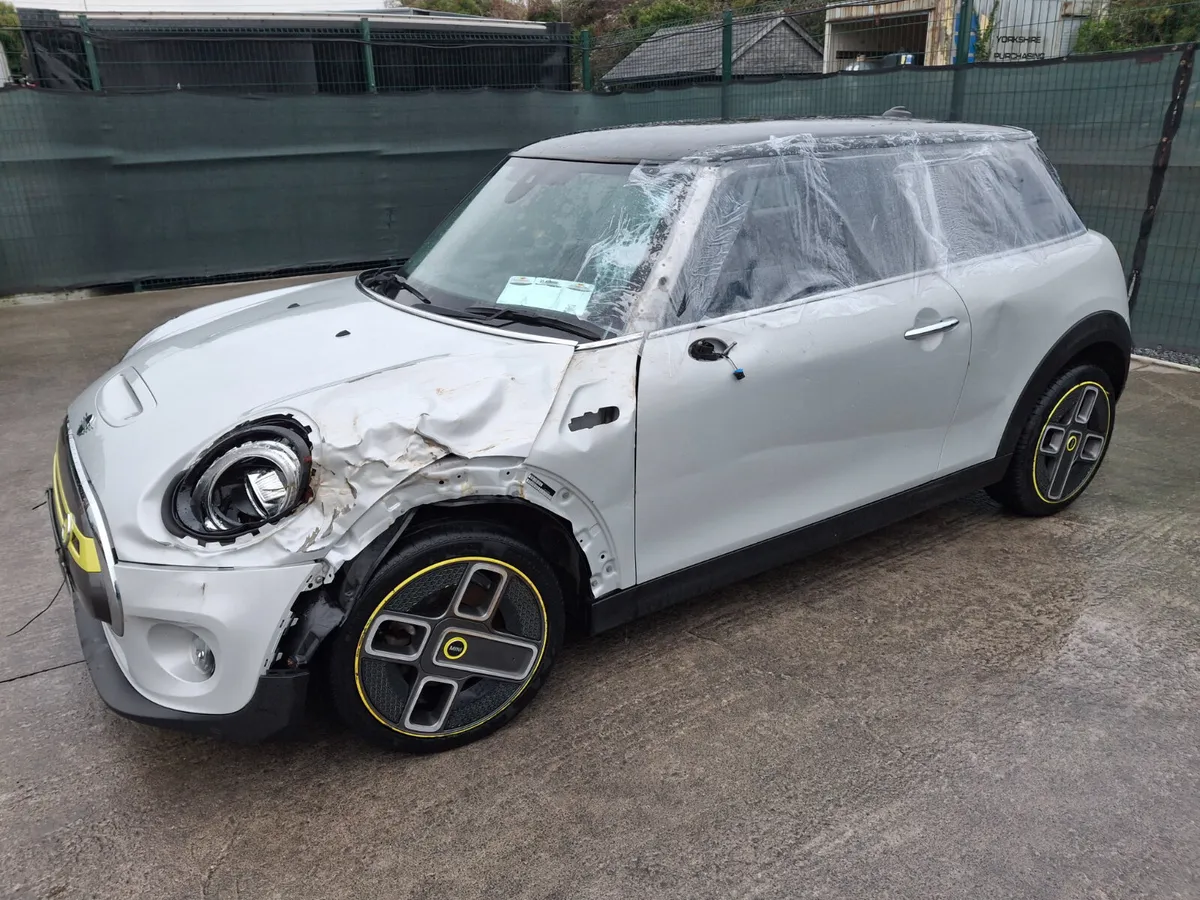€500 OFF!!  201 Mini Cooper S Fully electric  Auto - Image 2