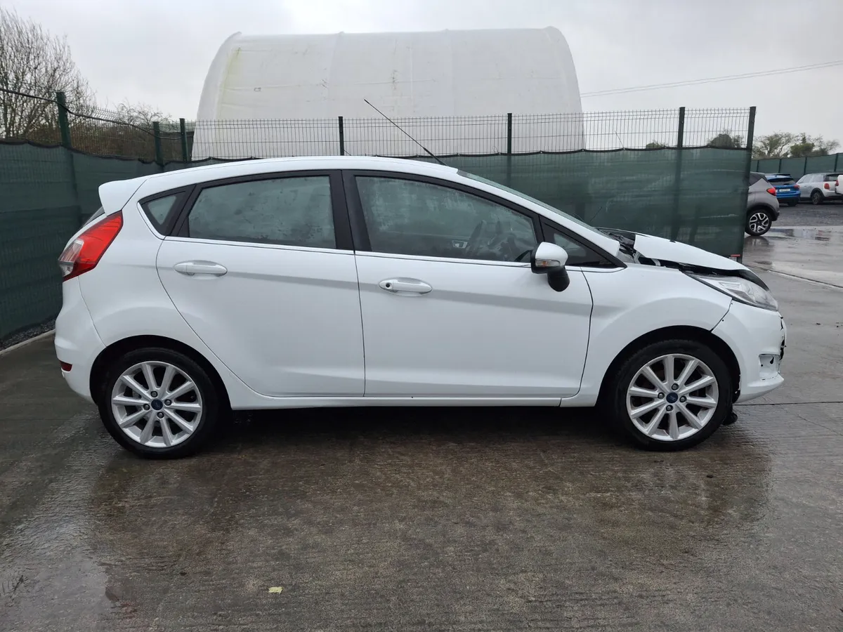 €500 OFF  2017 Ford Fiesta  Titanium - Image 3