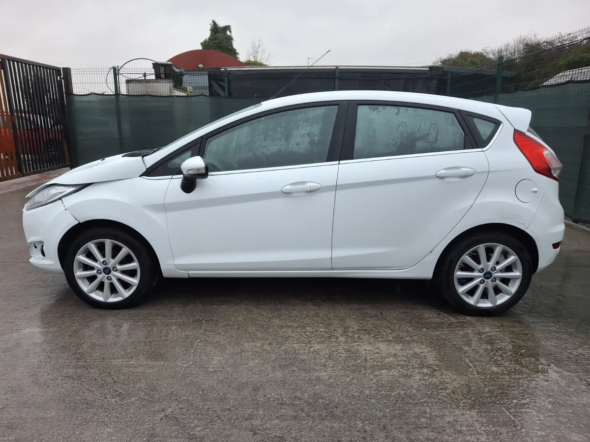 €500 OFF  2017 Ford Fiesta  Titanium - Image 4