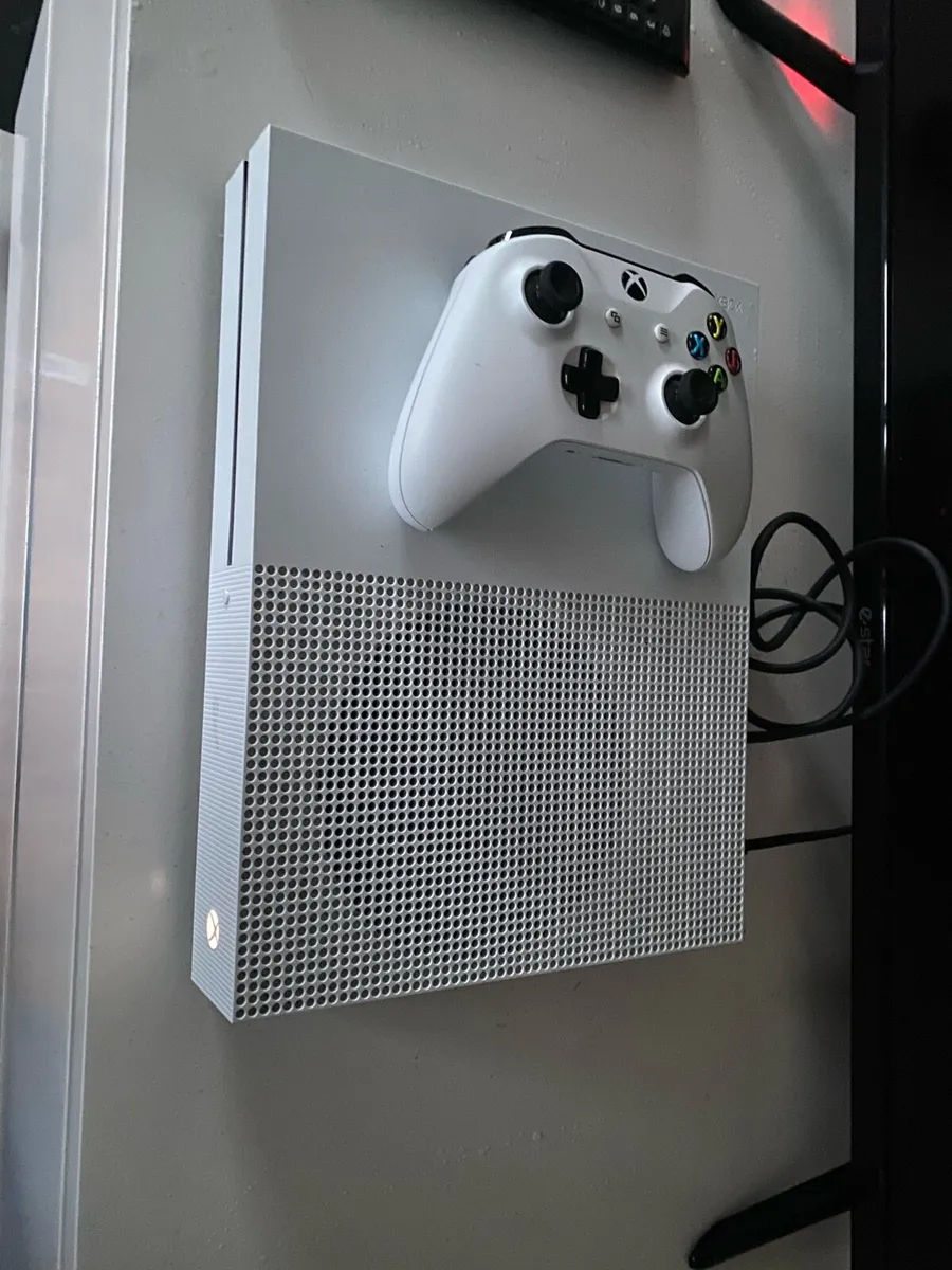 Xbox One S 1TB - Image 3
