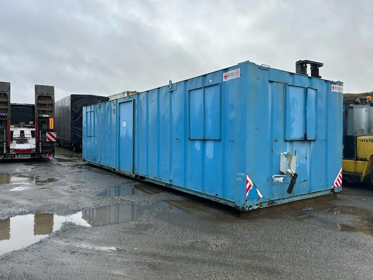 Container cabin 32ft x 10ft - Image 1