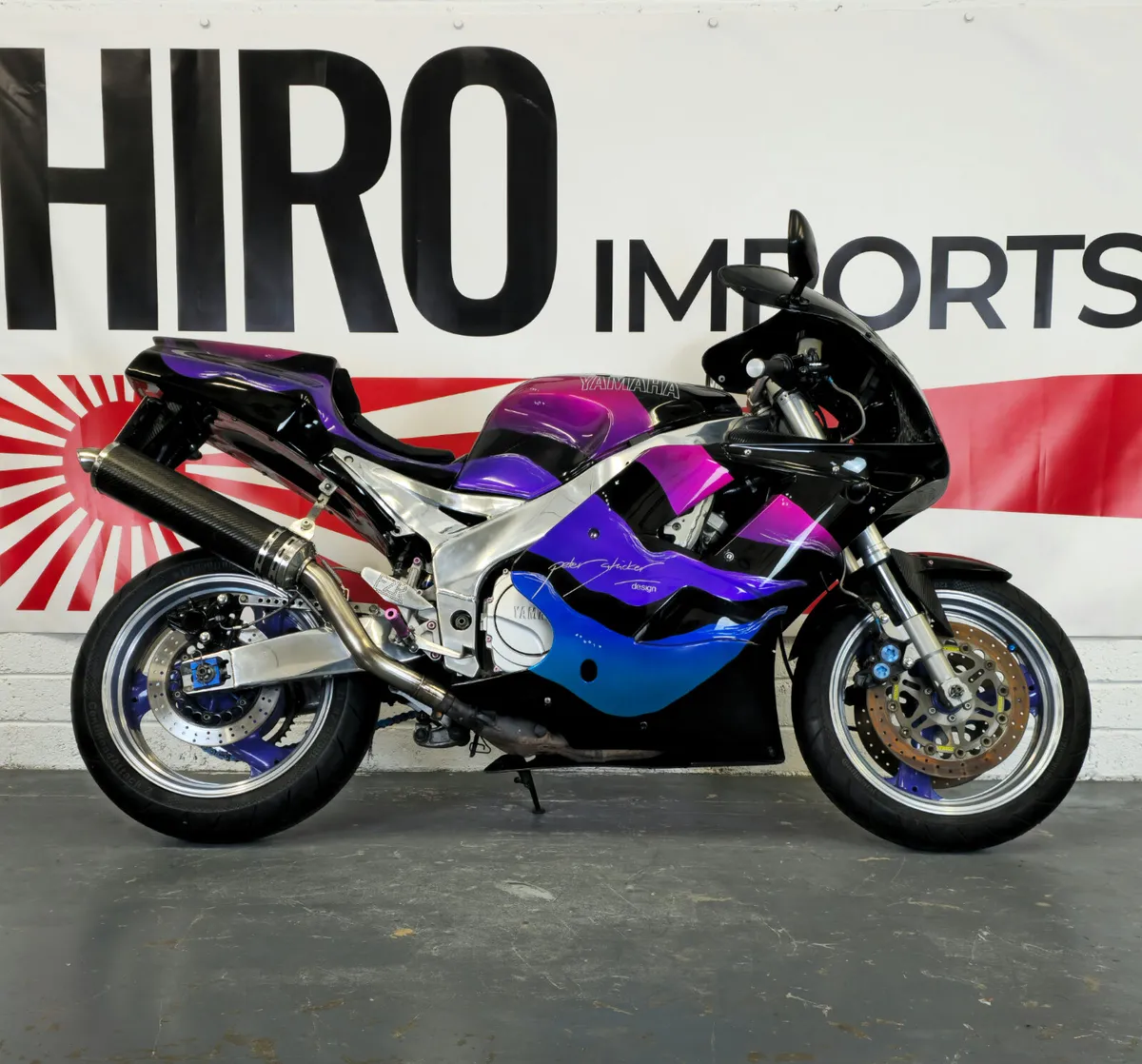 1991 Yamaha FZR 1000 3LE Custom showbike - Image 1