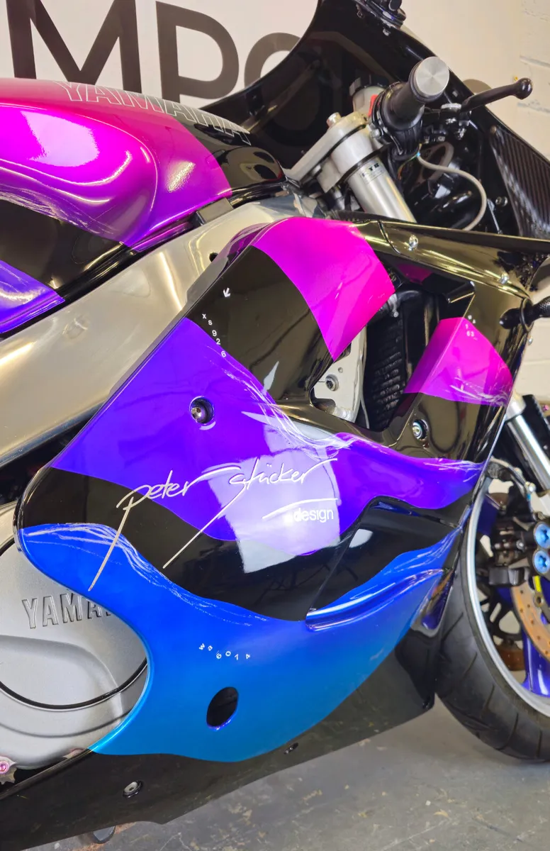 1991 Yamaha FZR 1000 3LE Custom showbike - Image 2