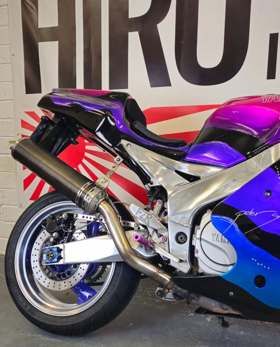 1991 Yamaha FZR 1000 3LE Custom showbike - Image 4