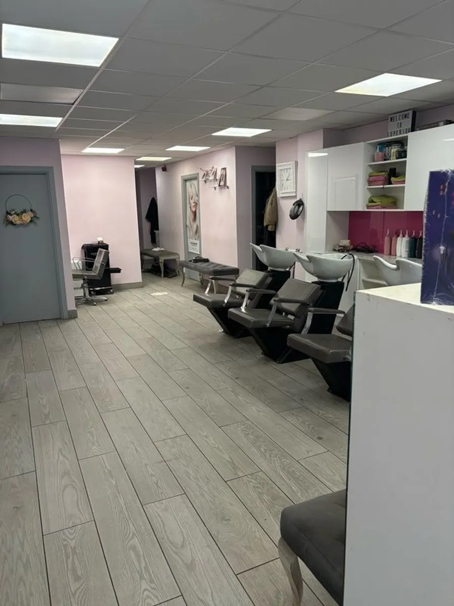 salon furniture - Image 1