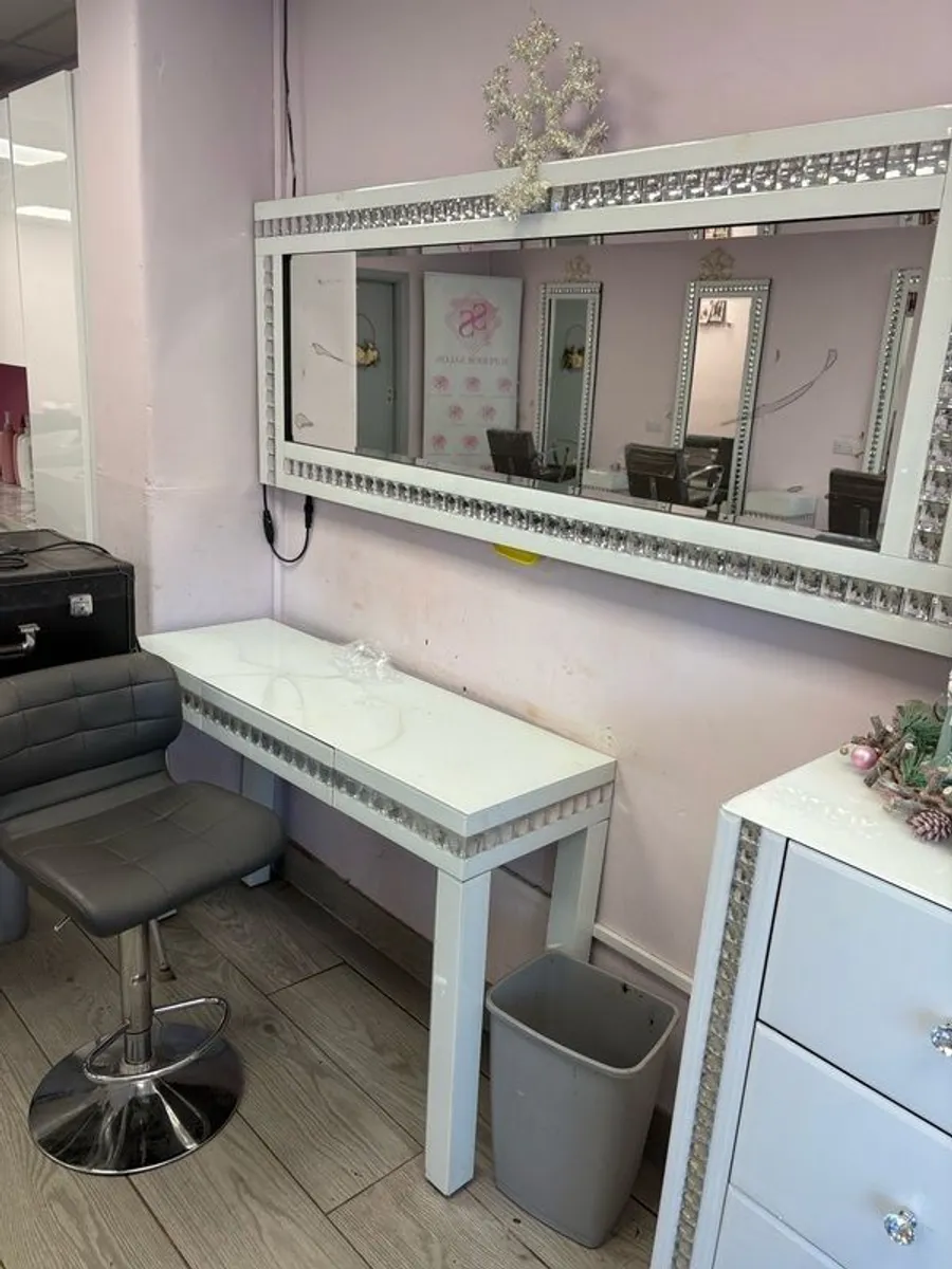 salon furniture - Image 3