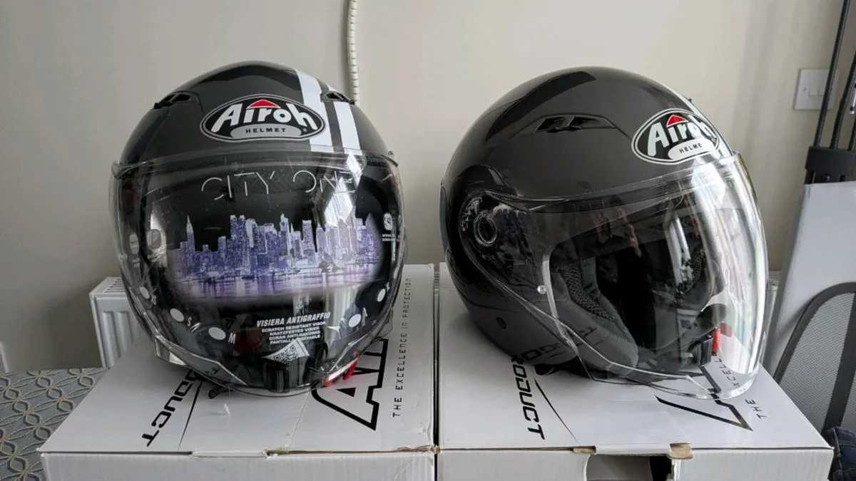 Motorcycle helmets - Image 2
