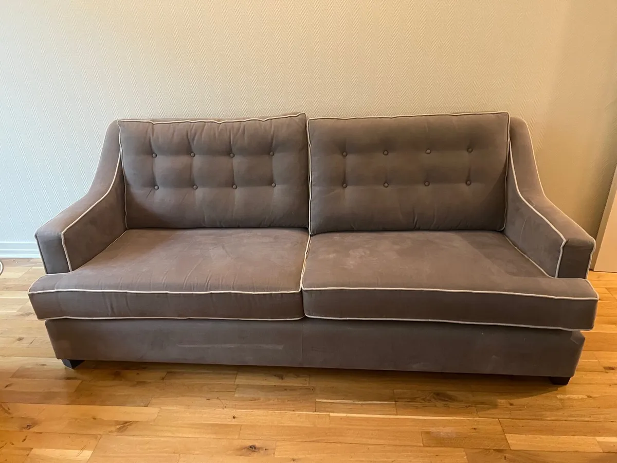 Sofa and matching chair - Image 1