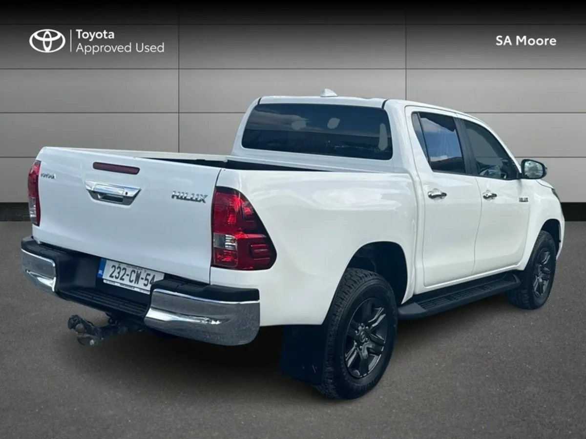 Toyota Hilux SR5 DOUBLE CAB - Image 2