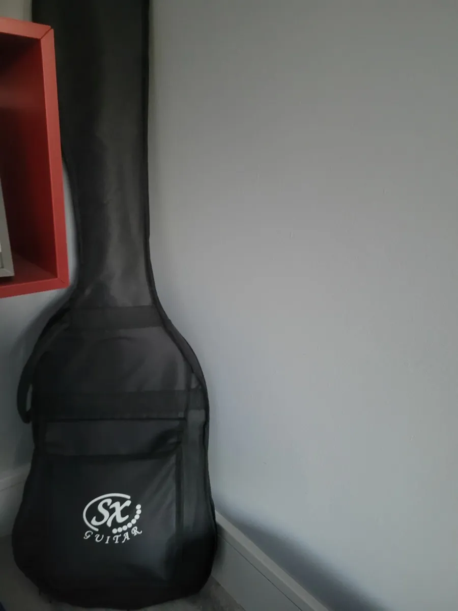 Left handed bass guitar - Image 2