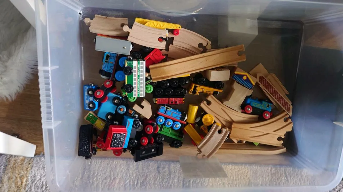 Wooden train set Thomas the tank engine - Image 3