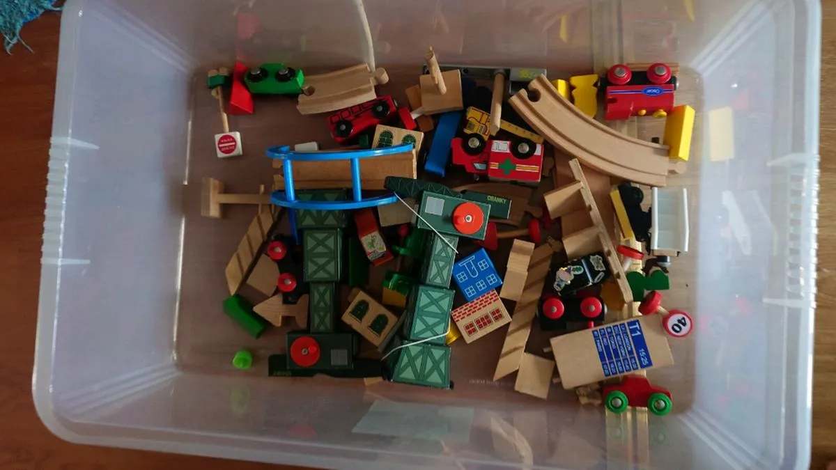 Wooden train set Thomas the tank engine - Image 4