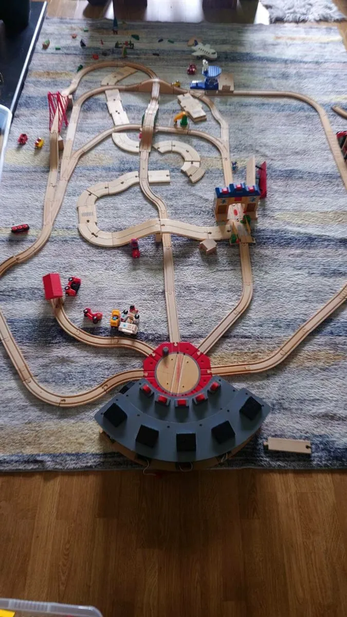 Wooden train set Thomas the tank engine - Image 1