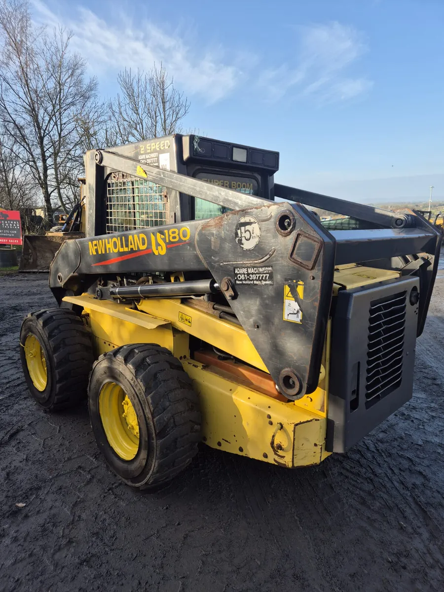 New Holland 180 Skid Steer Loader - Image 2